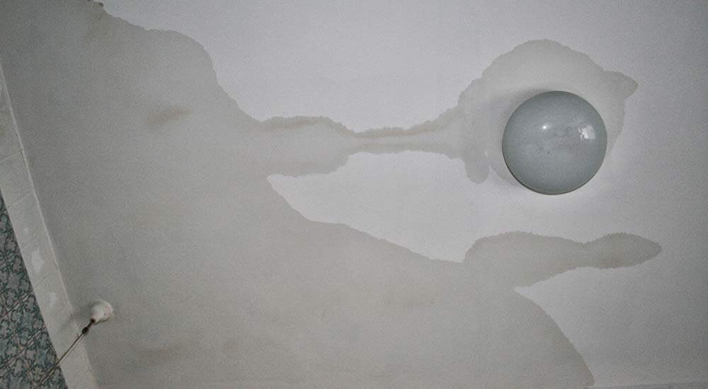 How To Deal With Water Leaking From Ceiling